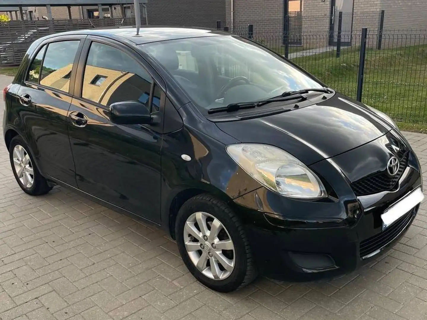Toyota Yaris Yaris 1.33i VVT-i // 5 portes  TEL : 0492436959 - 1