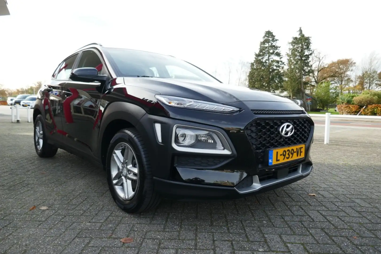 Hyundai KONA 1.0T COMFORT  120 PK  TREKHAAK/CAMERA/APPLE CARPLA Zwart - 2
