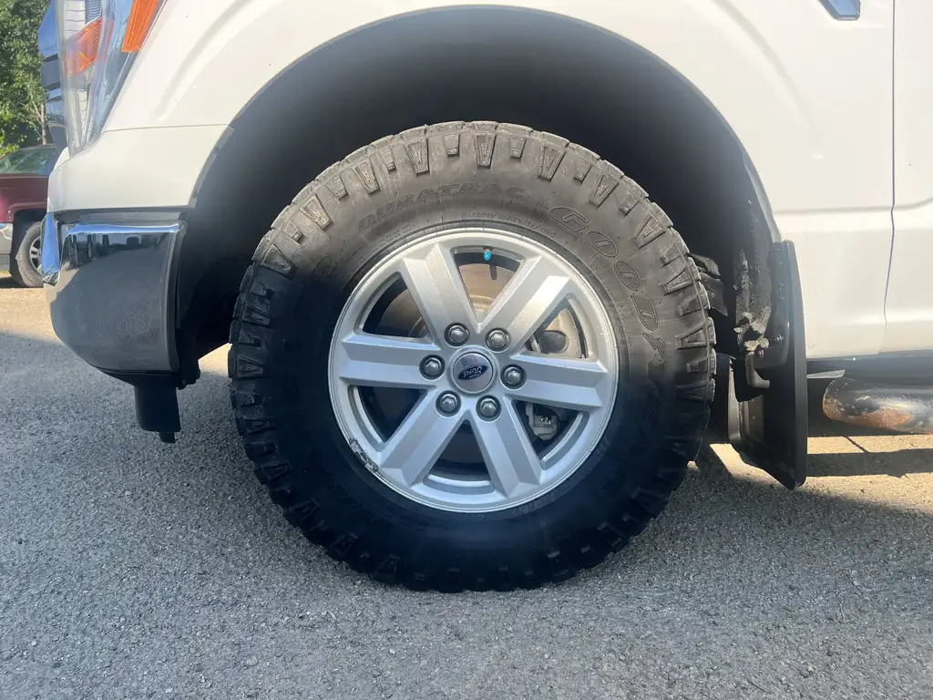 2021 Ford F-150 XLT SuperCrew 145 | Reverse Cam | Class IV Hitch | — photo 3