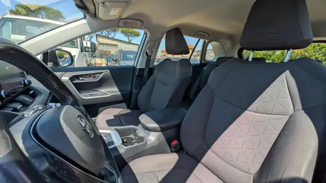 Toyota Rav4 view 15