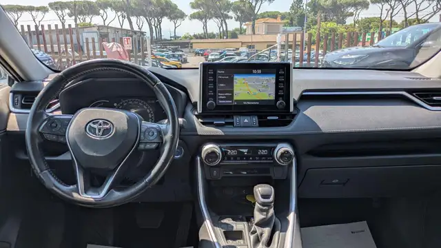 Toyota Rav4 view 8