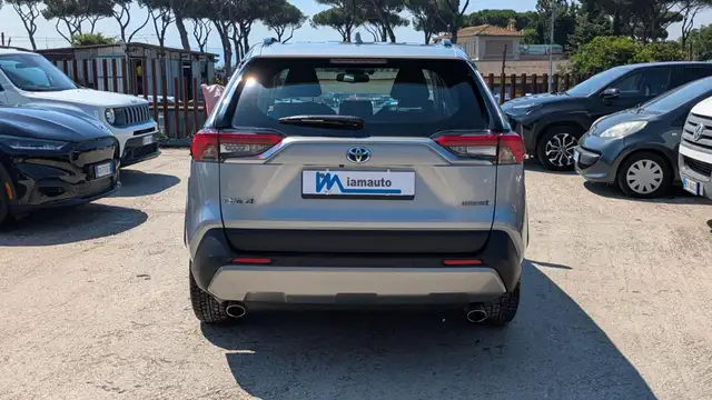 Toyota Rav4 view 6