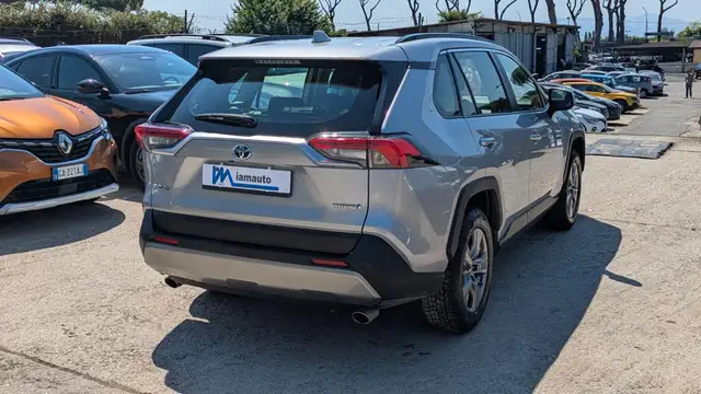 Toyota Rav4 view 5