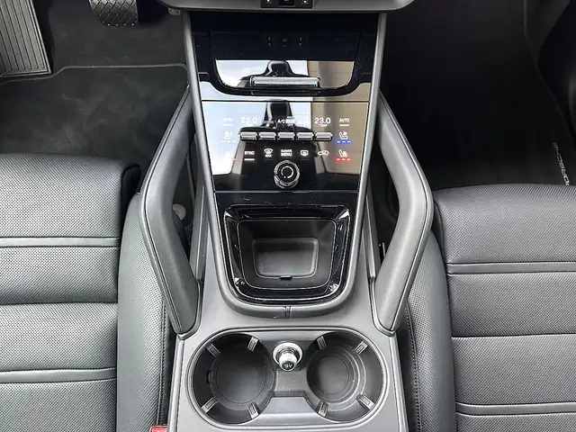 Porsche Cayenne III E-Hybrid Black Edition Aut. / AHK / Pano / 21" Ansicht 27