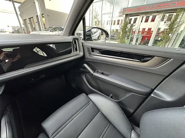 Porsche Cayenne III E-Hybrid Black Edition Aut. / AHK / Pano / 21" Ansicht 29