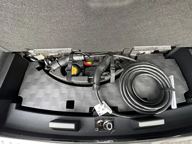 Porsche Cayenne III E-Hybrid Black Edition Aut. / AHK / Pano / 21" Ansicht 12