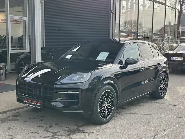 Porsche Cayenne III E-Hybrid Black Edition Aut. / AHK / Pano / 21" Ansicht 1