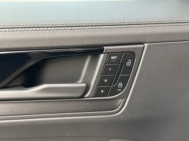 Porsche Cayenne III E-Hybrid Black Edition Aut. / AHK / Pano / 21" Ansicht 32