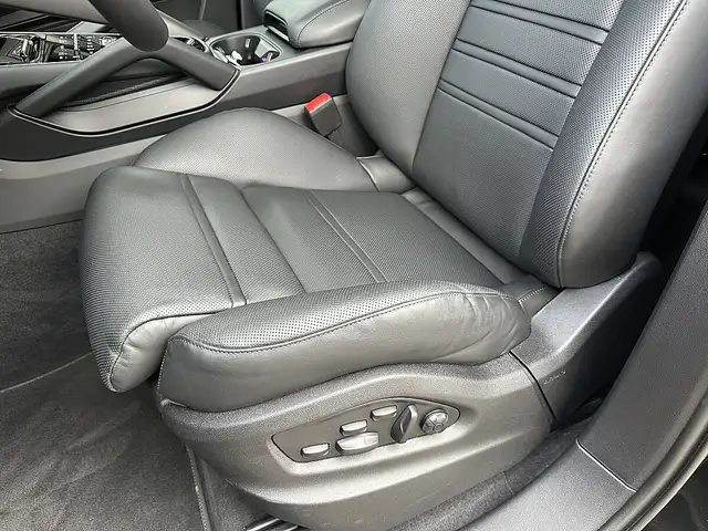 Porsche Cayenne III E-Hybrid Black Edition Aut. / AHK / Pano / 21" Ansicht 37