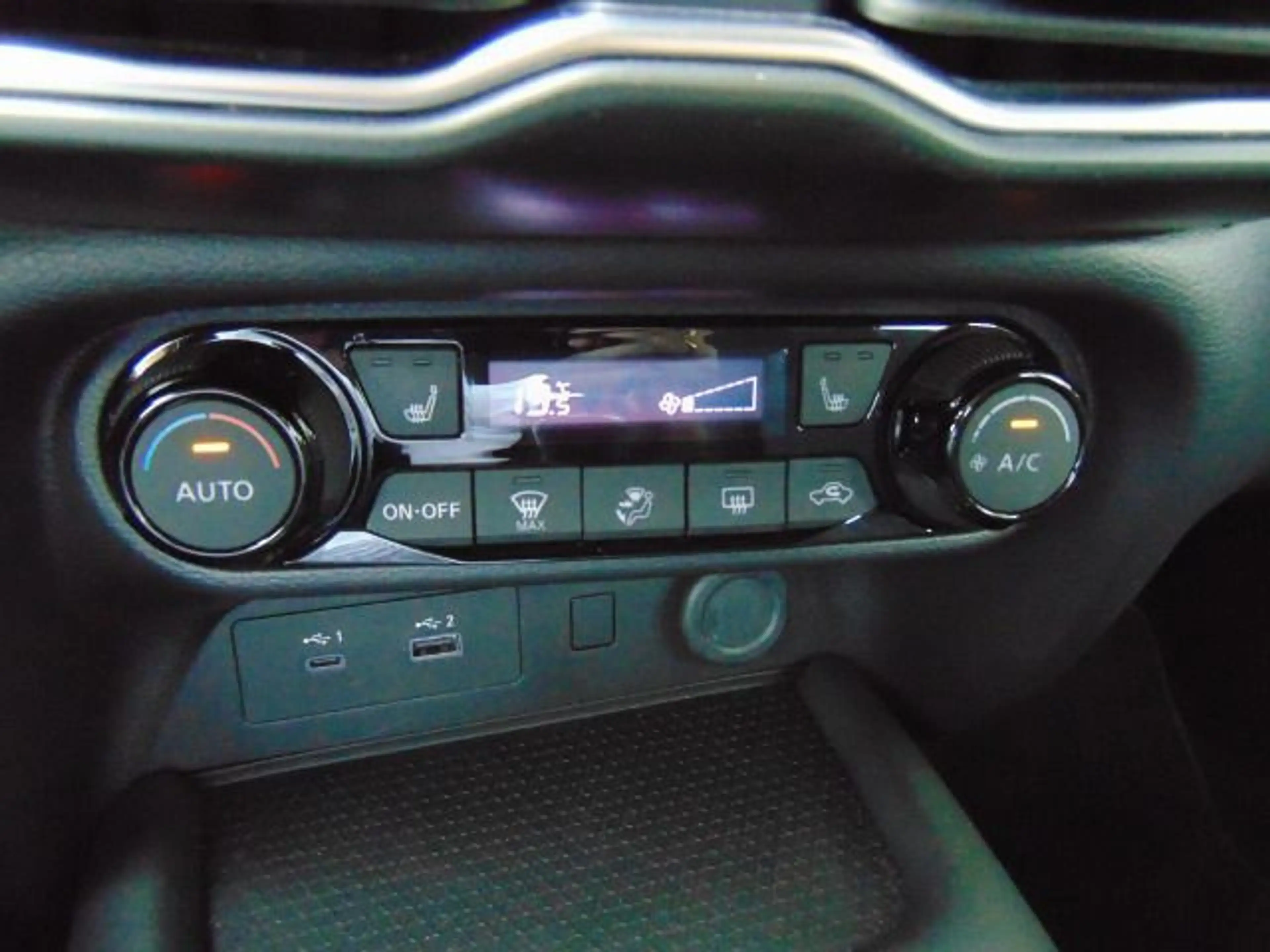 Nissan Juke Acenta Navi, Komfort-Paket & Rückfahrkamera — photo 14