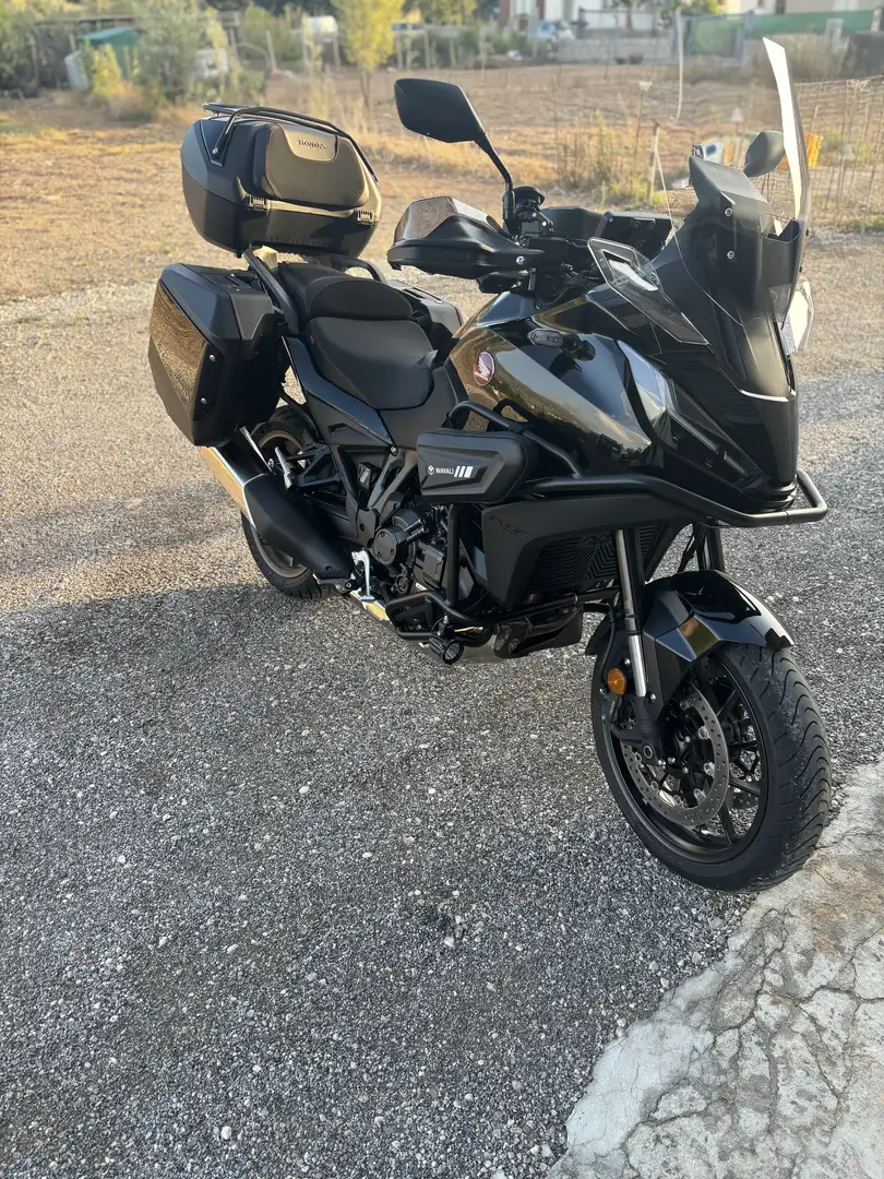Honda NT 1100 travel dct - 1