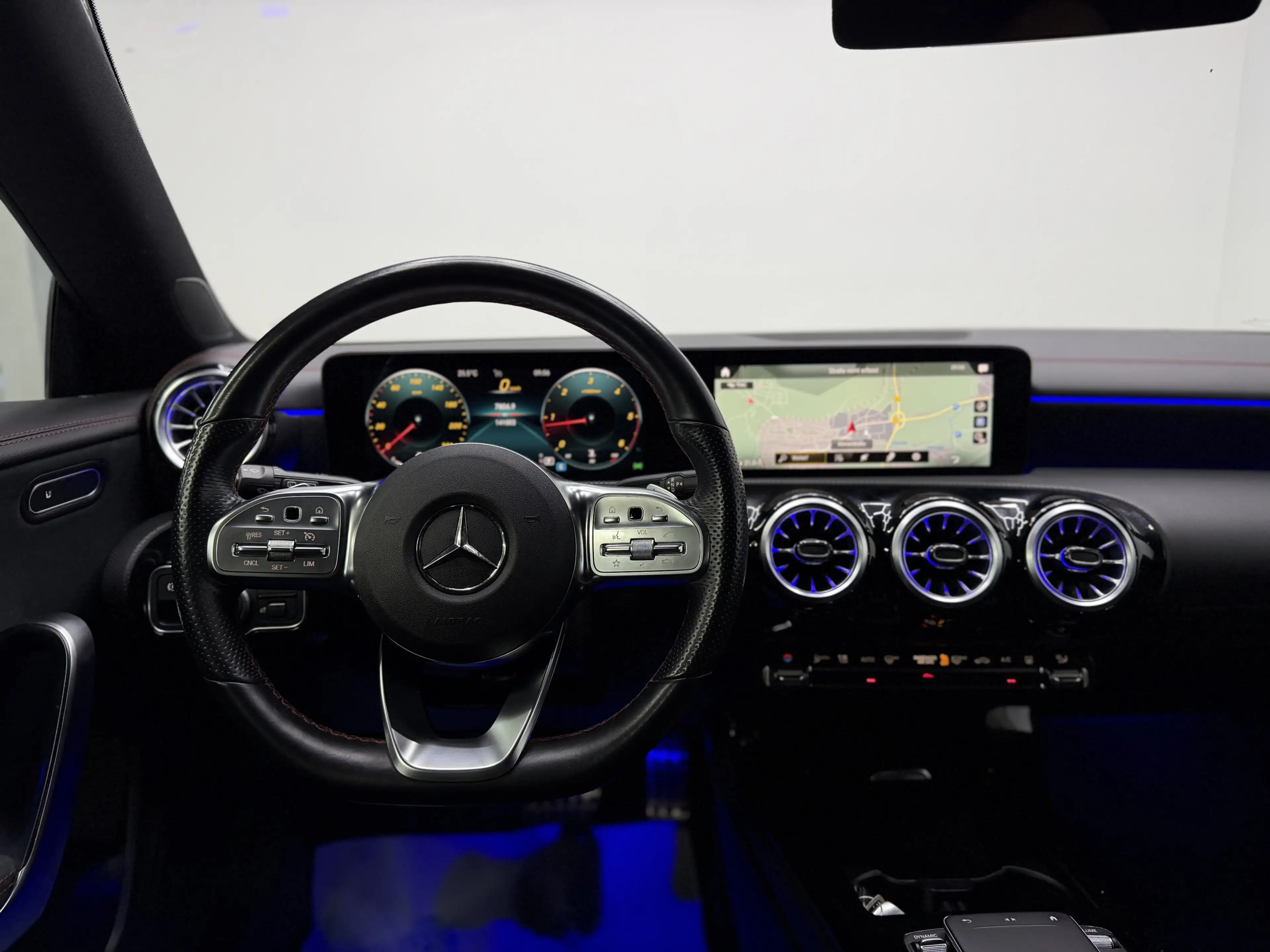Mercedes-Benz CLA 220 d|AMG-Paket|PANO|AHK|STHZ — photo 10