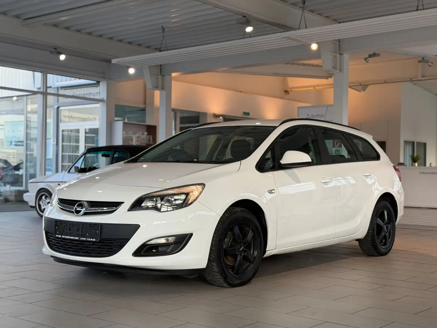 Opel Astra J Sports Tourer Selection*KLIMA*SPORT*AUX* Weiß - 1