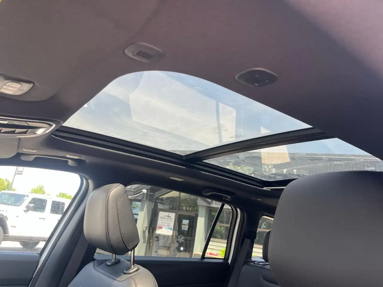 Jeep Cherokee снимка Jeep Cherokee