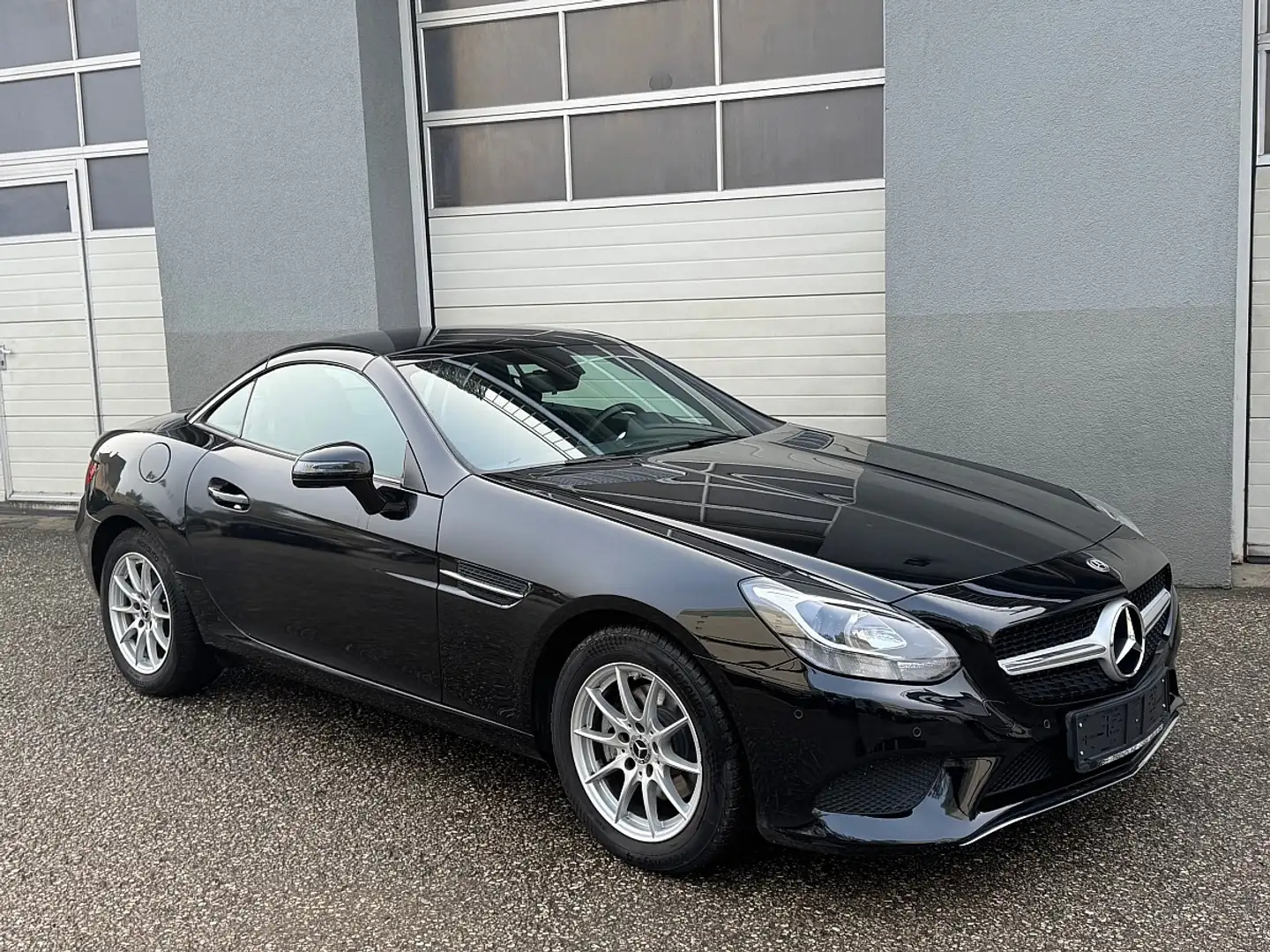 Mercedes-Benz SLC 180 Aut. Schwarz - 2