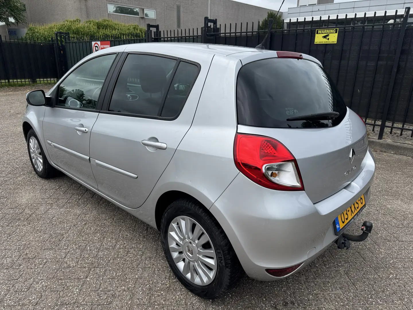 Renault Clio 1.2 Collection 5 Drs Airco/Cruise/LMV Grijs - 2