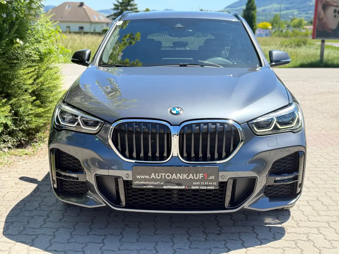 BMW X1 xDrive18d F48**M-Paket**HEAD UP**LEDER**LED**AHK** Schwarz - 1
