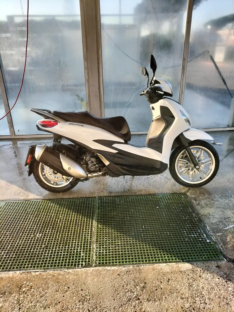Piaggio Beverly 300 hpe - 1