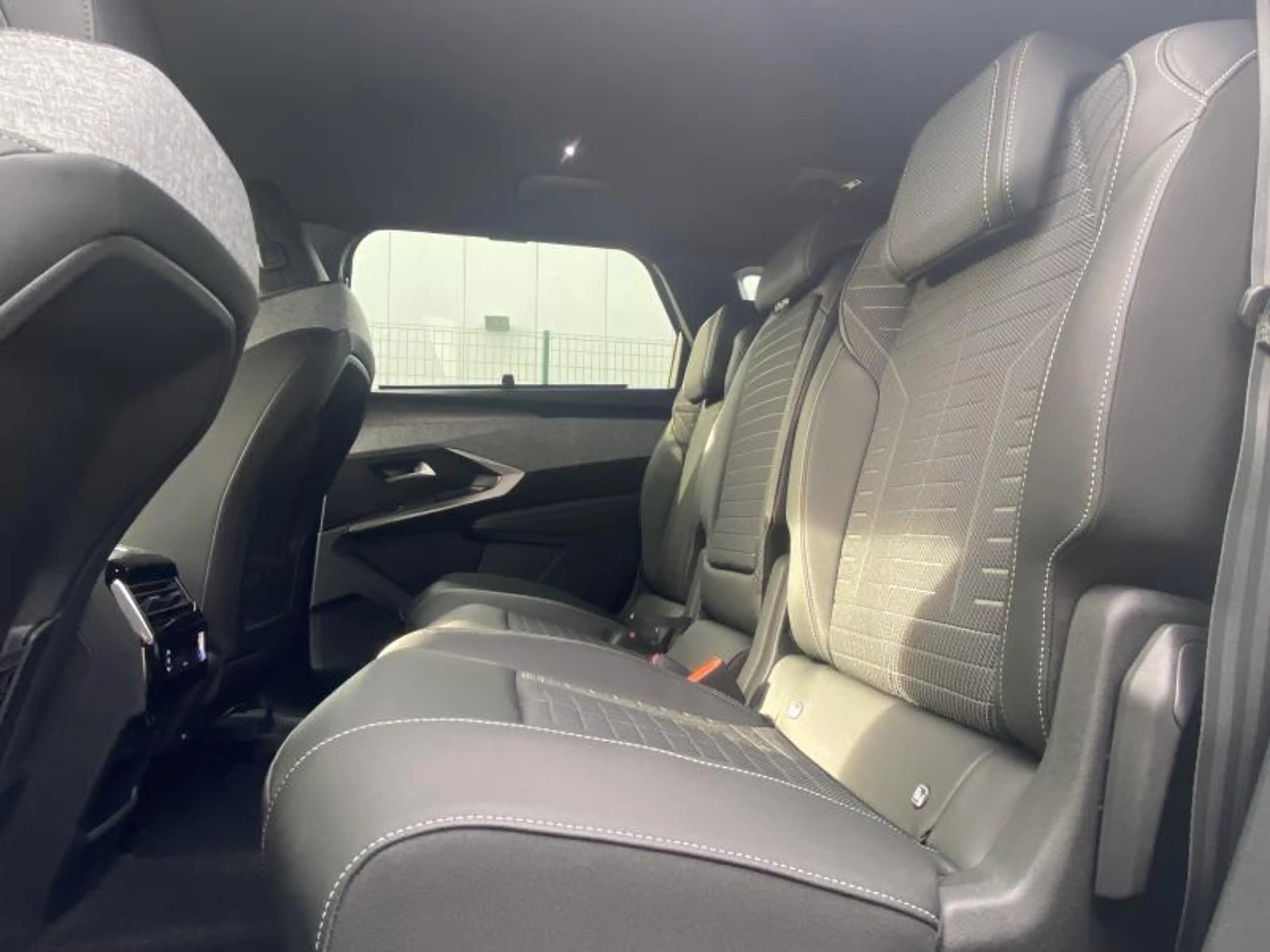 Peugeot 5008 GT / MHEV / E-DSC6 — photo 8