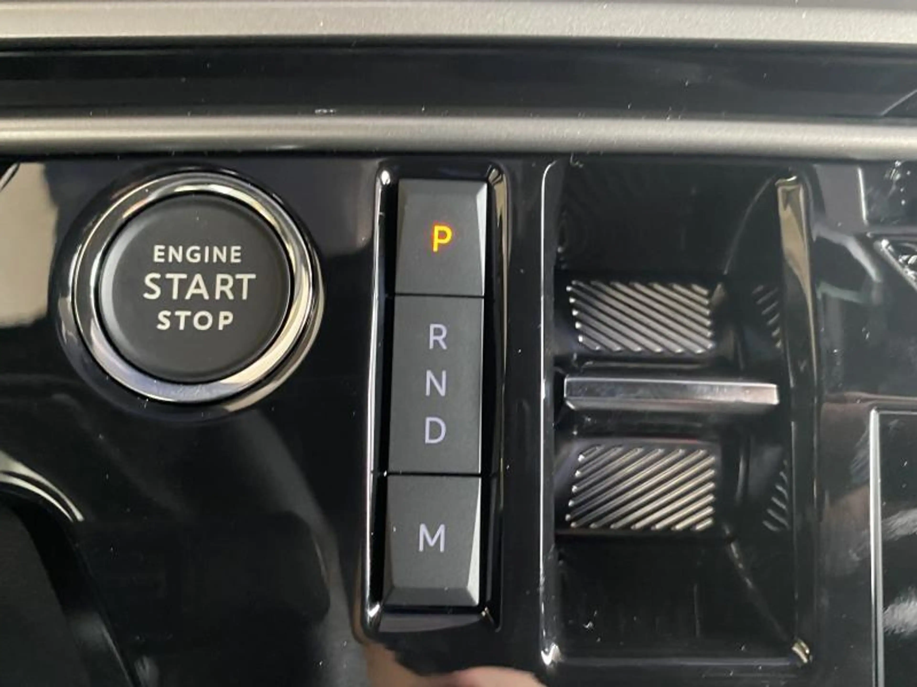 Peugeot 5008 GT / MHEV / E-DSC6 — photo 11