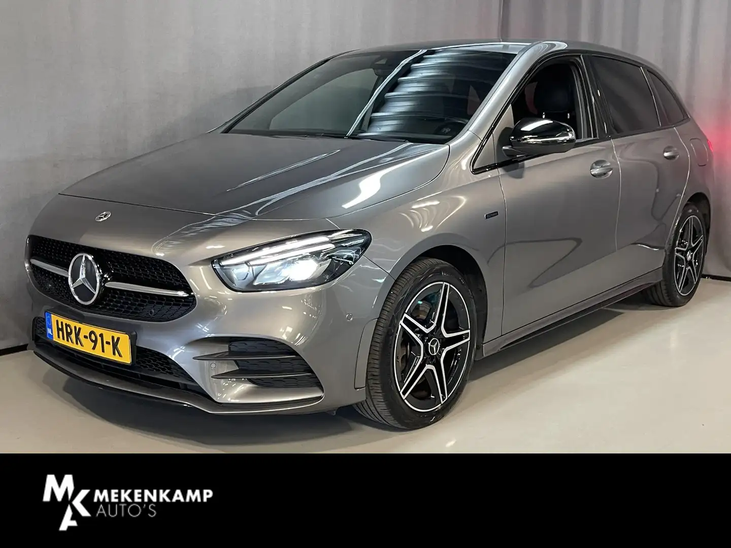 Mercedes-Benz B 250 e AMG Line Nightpakket 18''/Trekhaak/Sfeerverlicht Šedá - 1