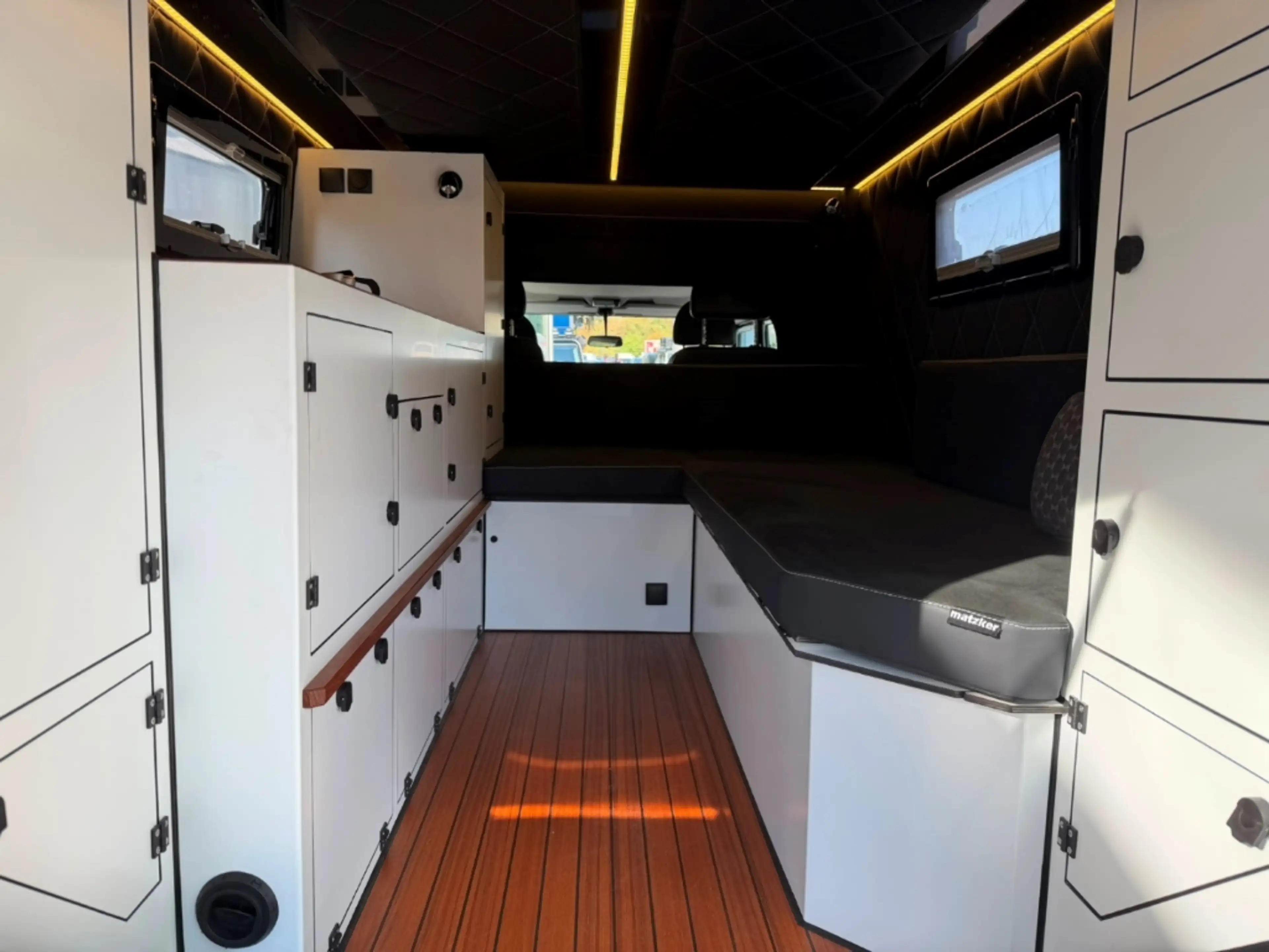 Land Rover Defender 150 L316 2.2 TD4 Expeditionsmobil mdx — photo 13