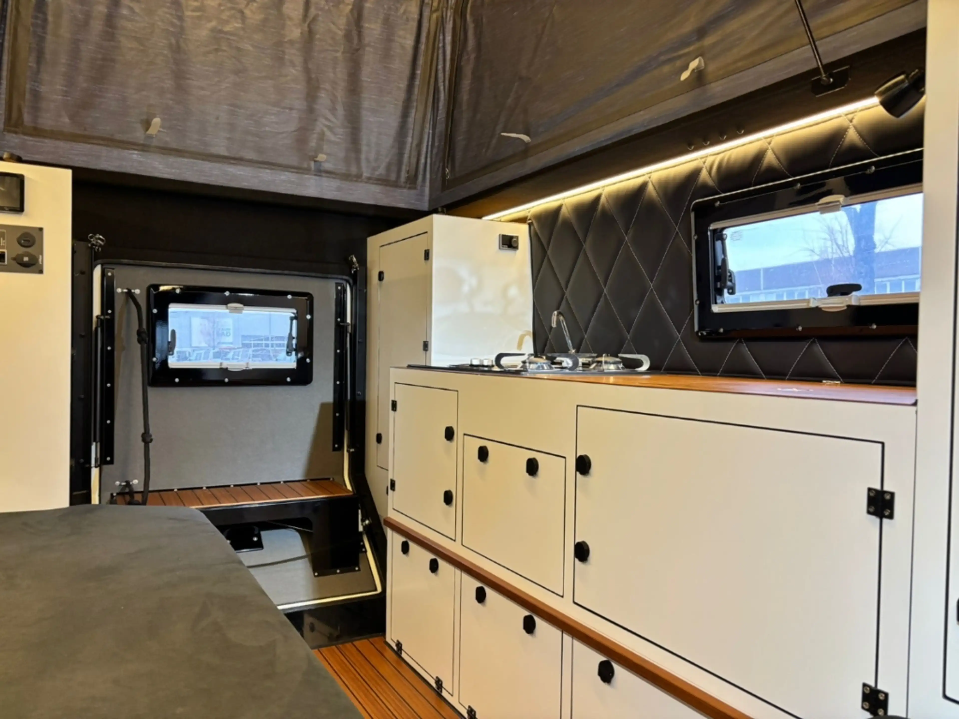 Land Rover Defender 150 L316 2.2 TD4 Expeditionsmobil mdx — photo 17