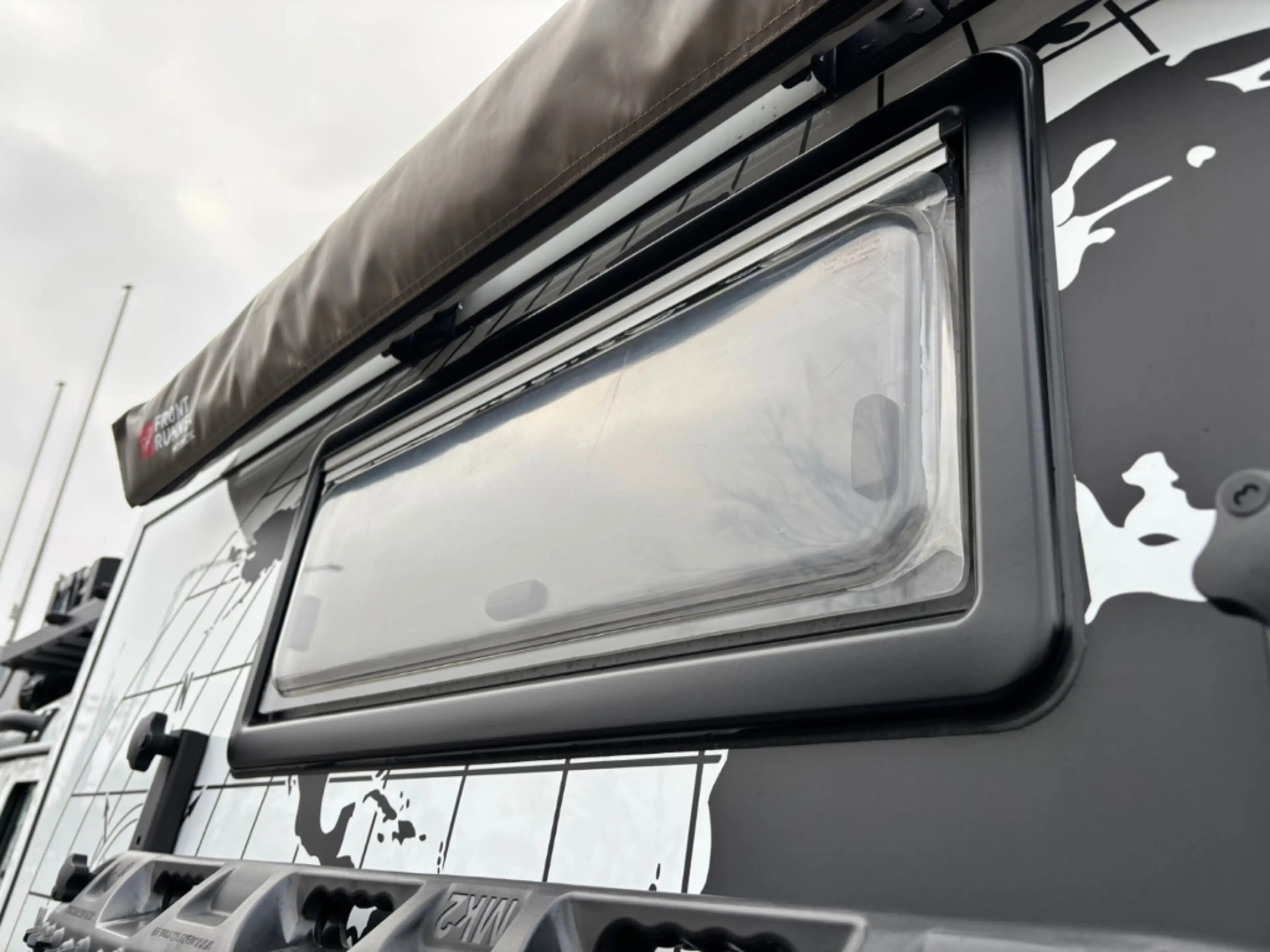 Land Rover Defender 150 L316 2.2 TD4 Expeditionsmobil mdx — photo 32