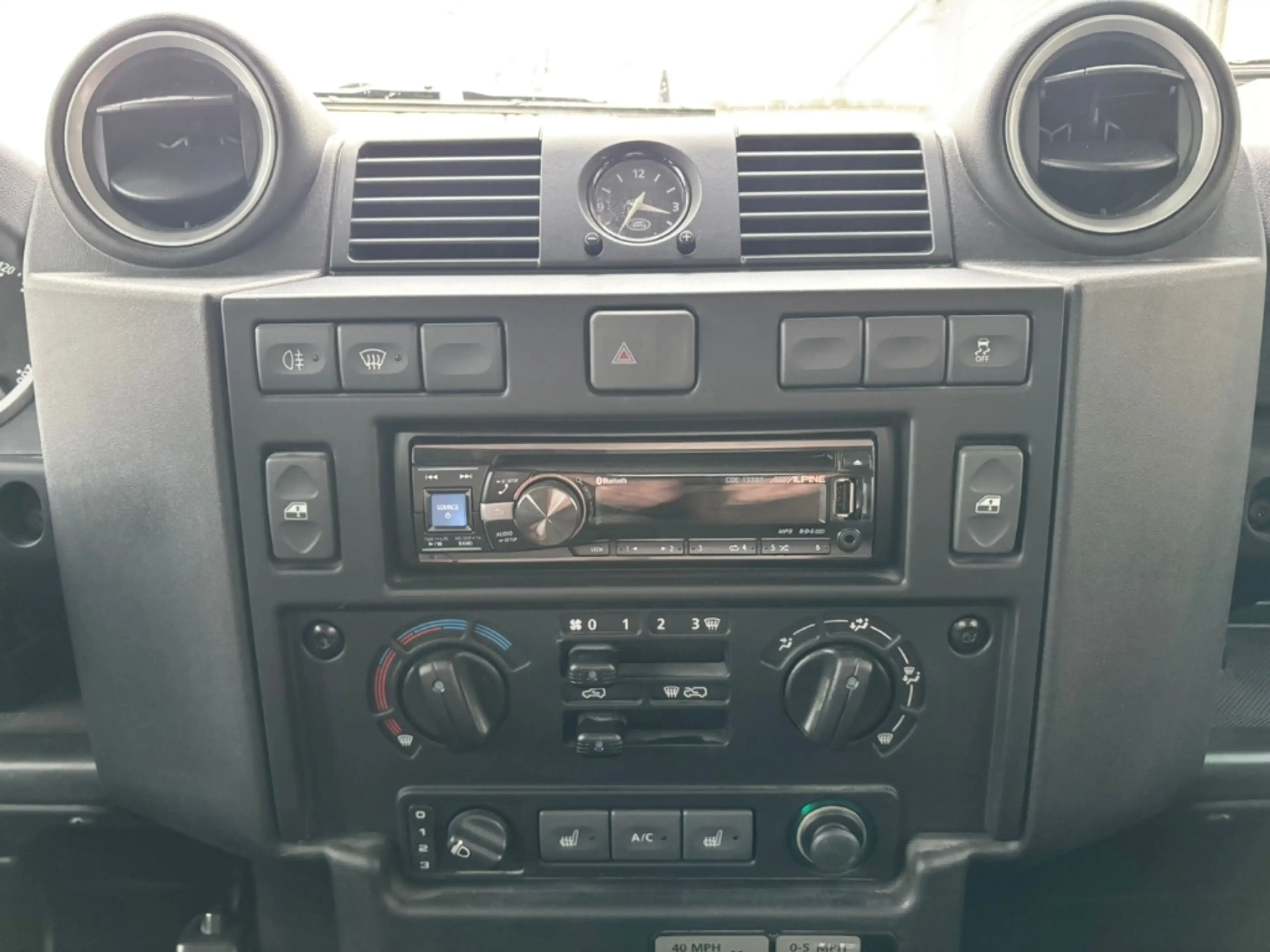 Land Rover Defender 150 L316 2.2 TD4 Expeditionsmobil mdx — photo 16