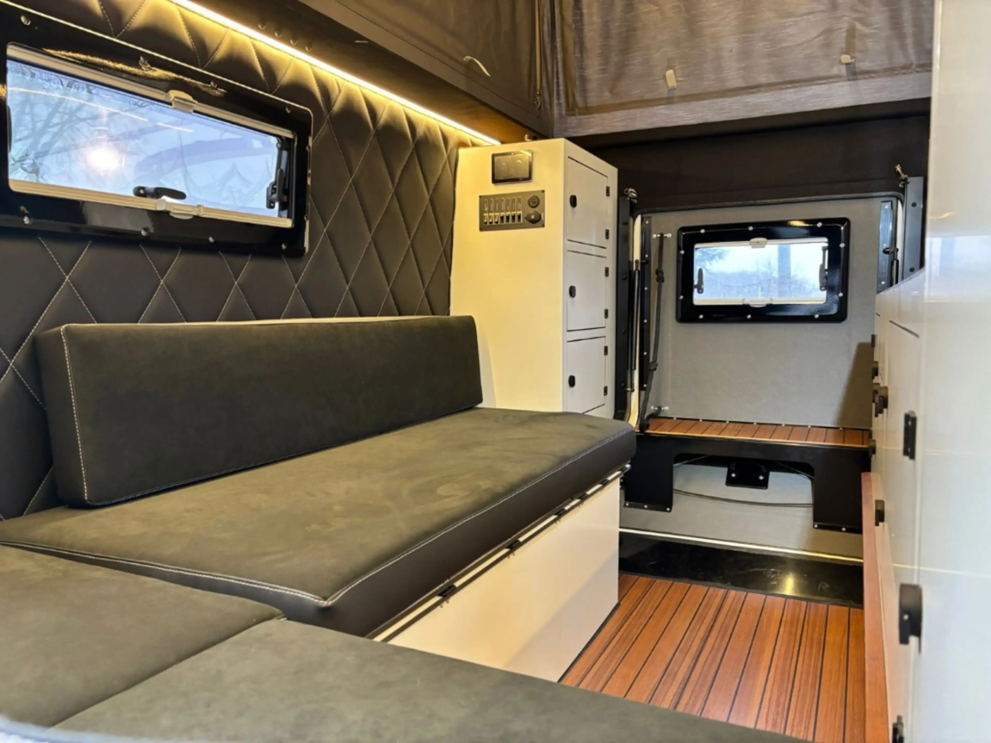 Land Rover Defender 150 L316 2.2 TD4 Expeditionsmobil mdx — photo 15