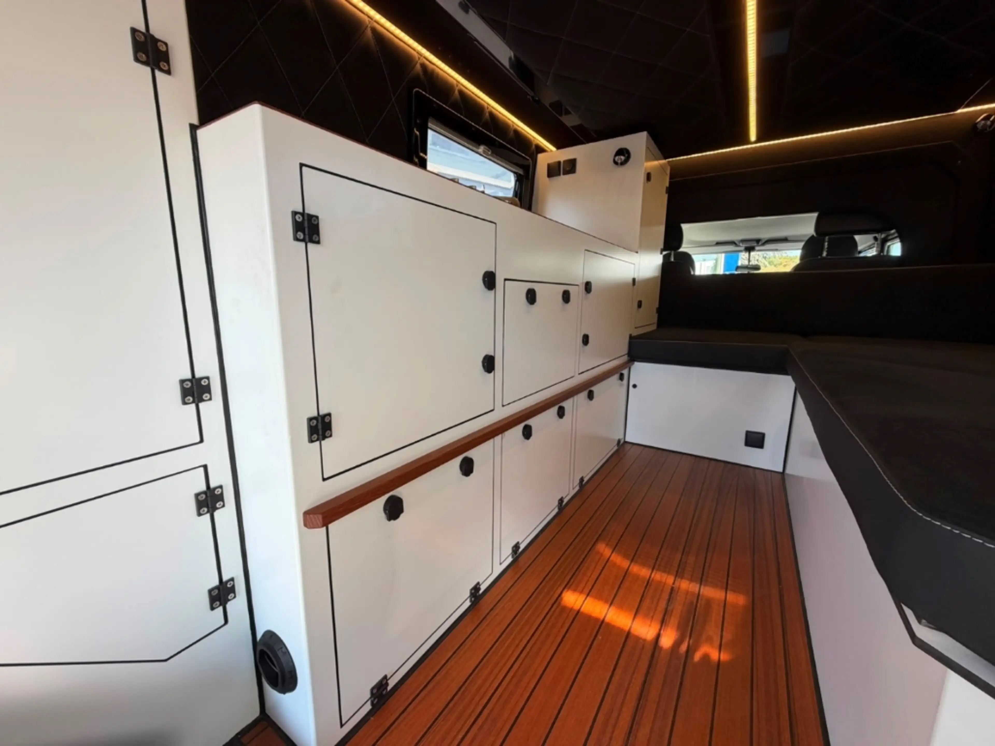 Land Rover Defender 150 L316 2.2 TD4 Expeditionsmobil mdx — photo 12