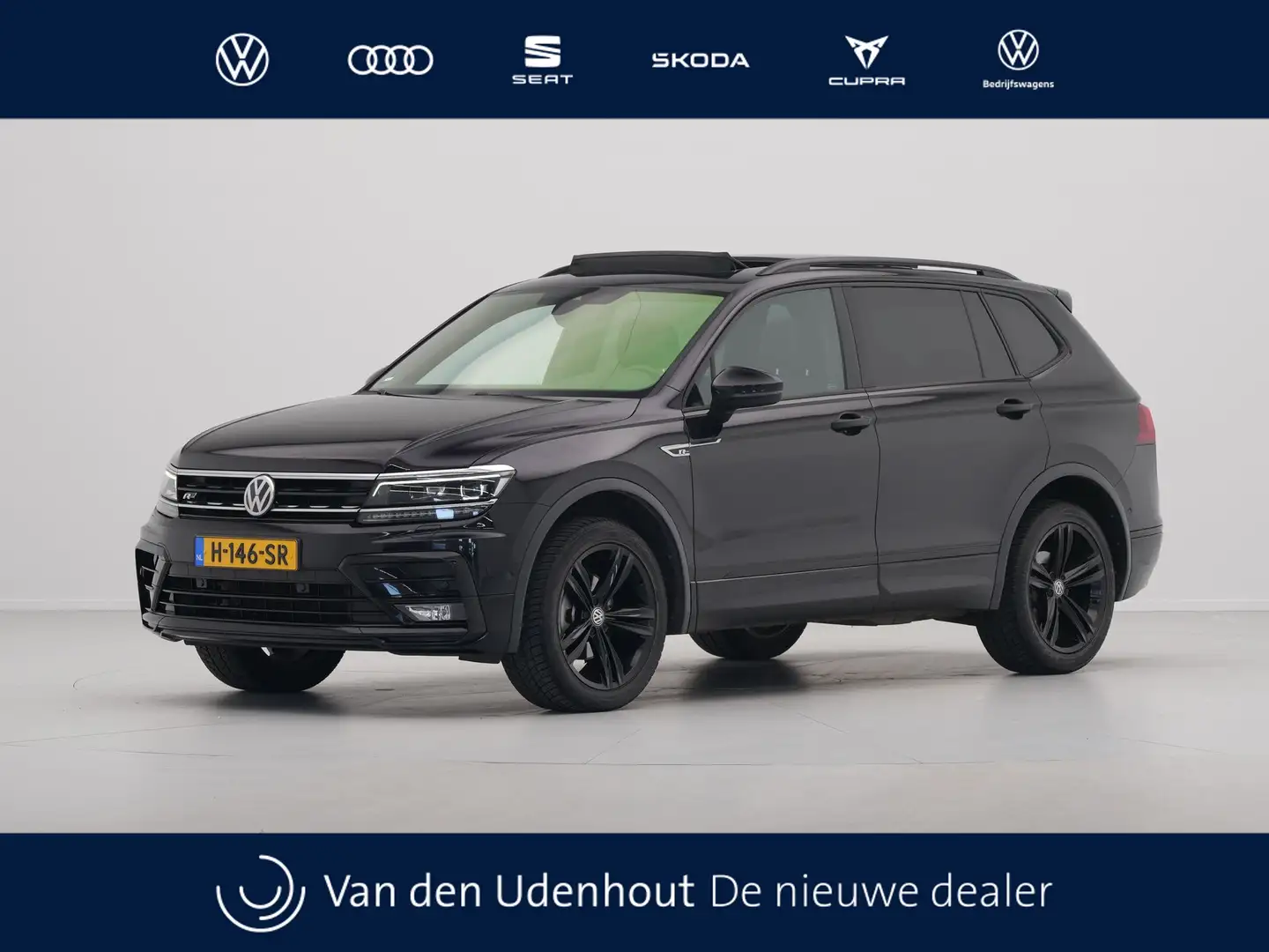 Volkswagen Tiguan Allspace 1.5 TSI 150pk DSG Highline R-Line Trekhaak Panoram Zwart - 1
