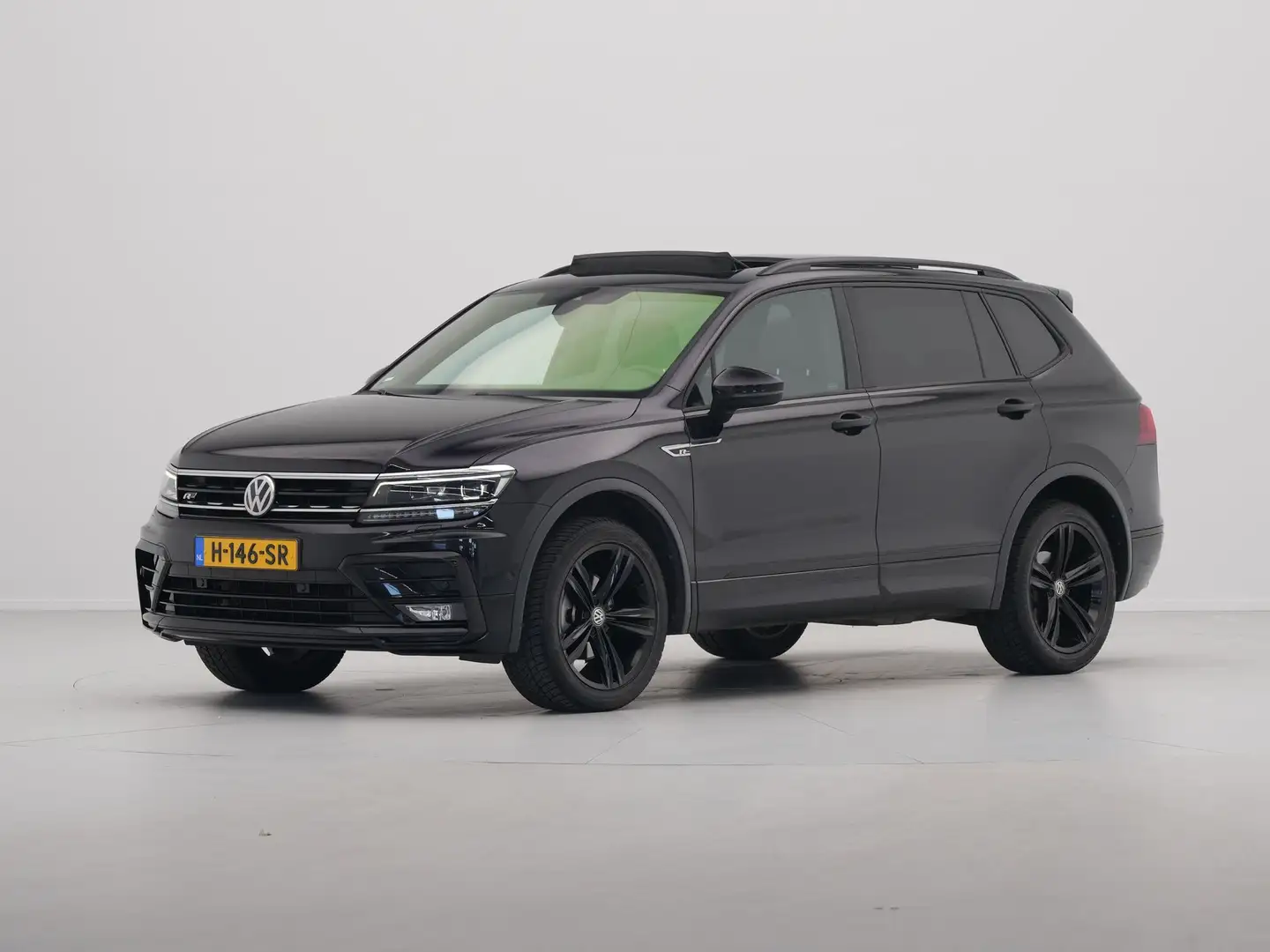 Volkswagen Tiguan Allspace 1.5 TSI 150pk DSG Highline R-Line Trekhaak Panoram Zwart - 2