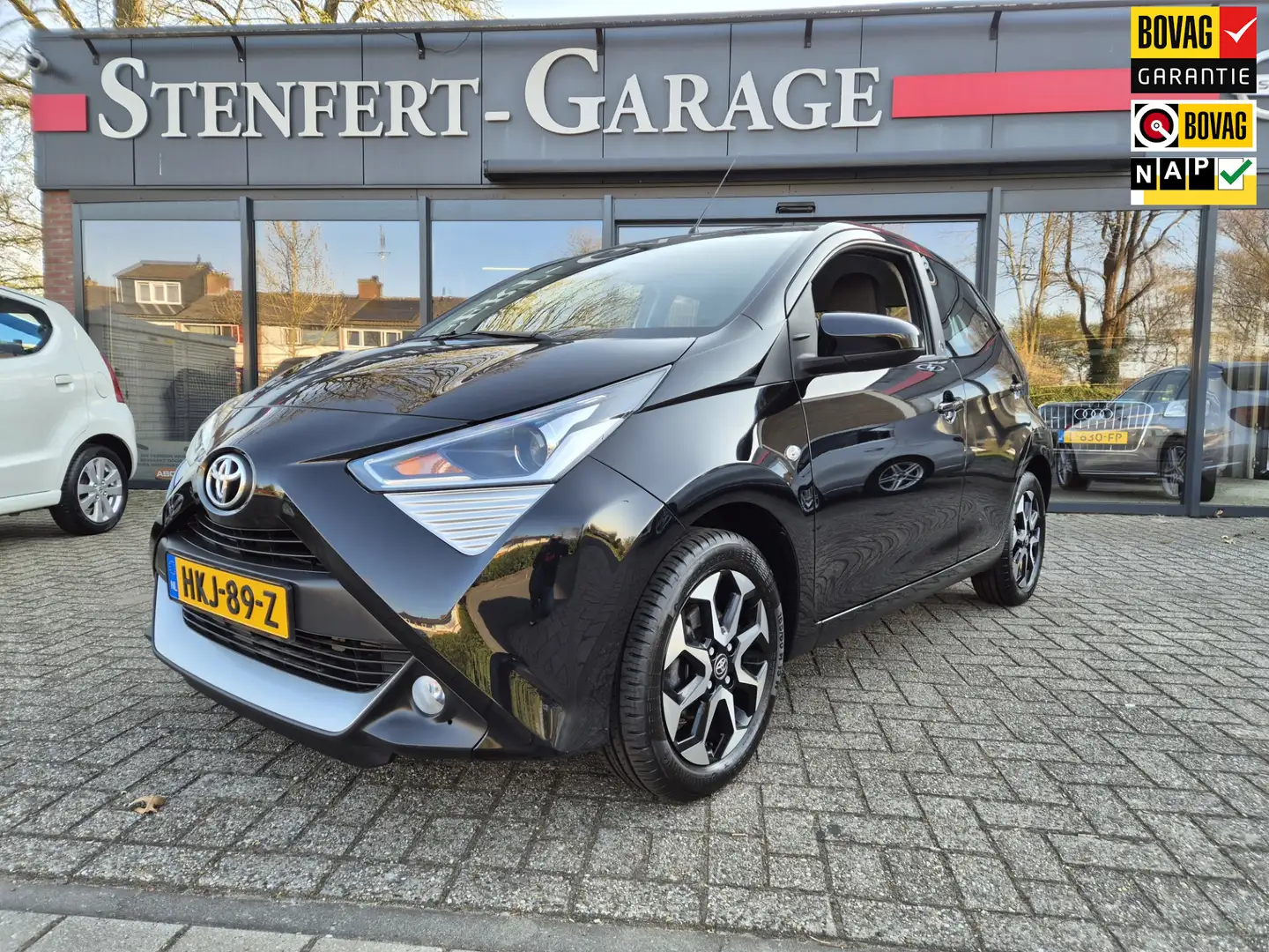 Toyota Aygo 1.0 VVT-i TeamNL Zwart - 1
