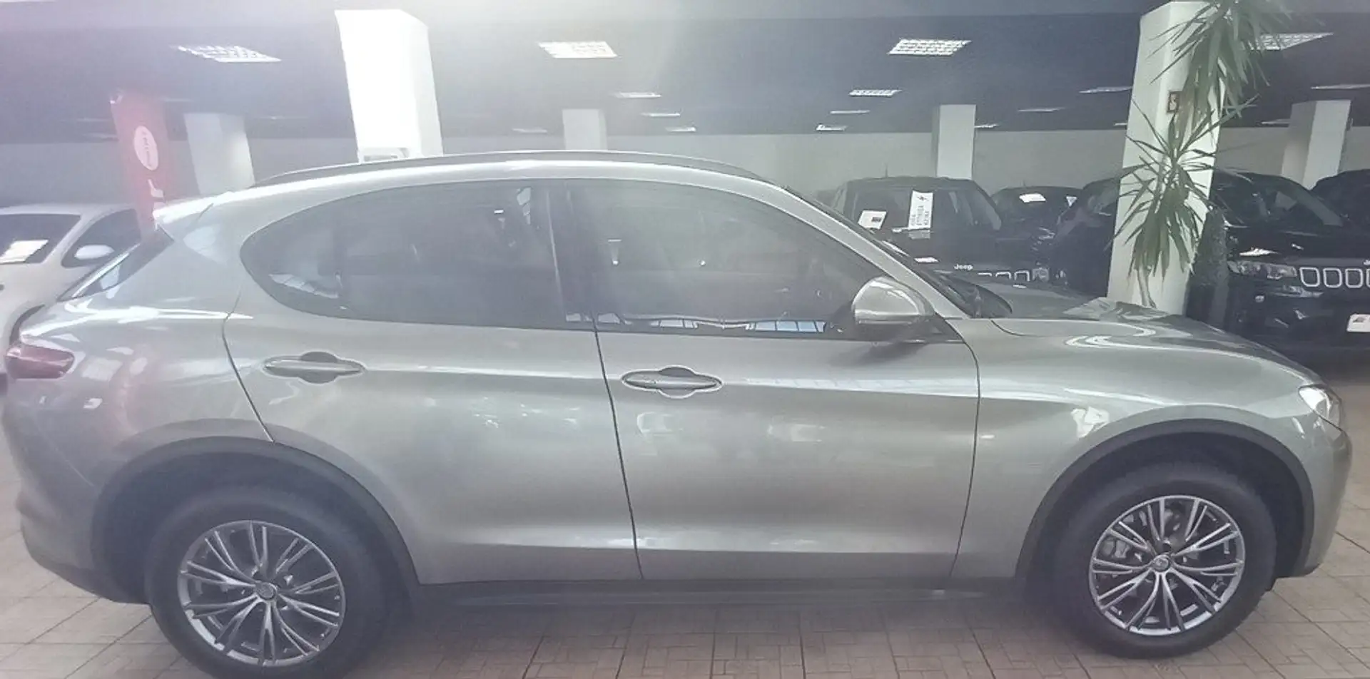 Alfa Romeo Stelvio 2.2 Turbodiesel 190 CV AT8 Q4 Business Grigio - 2