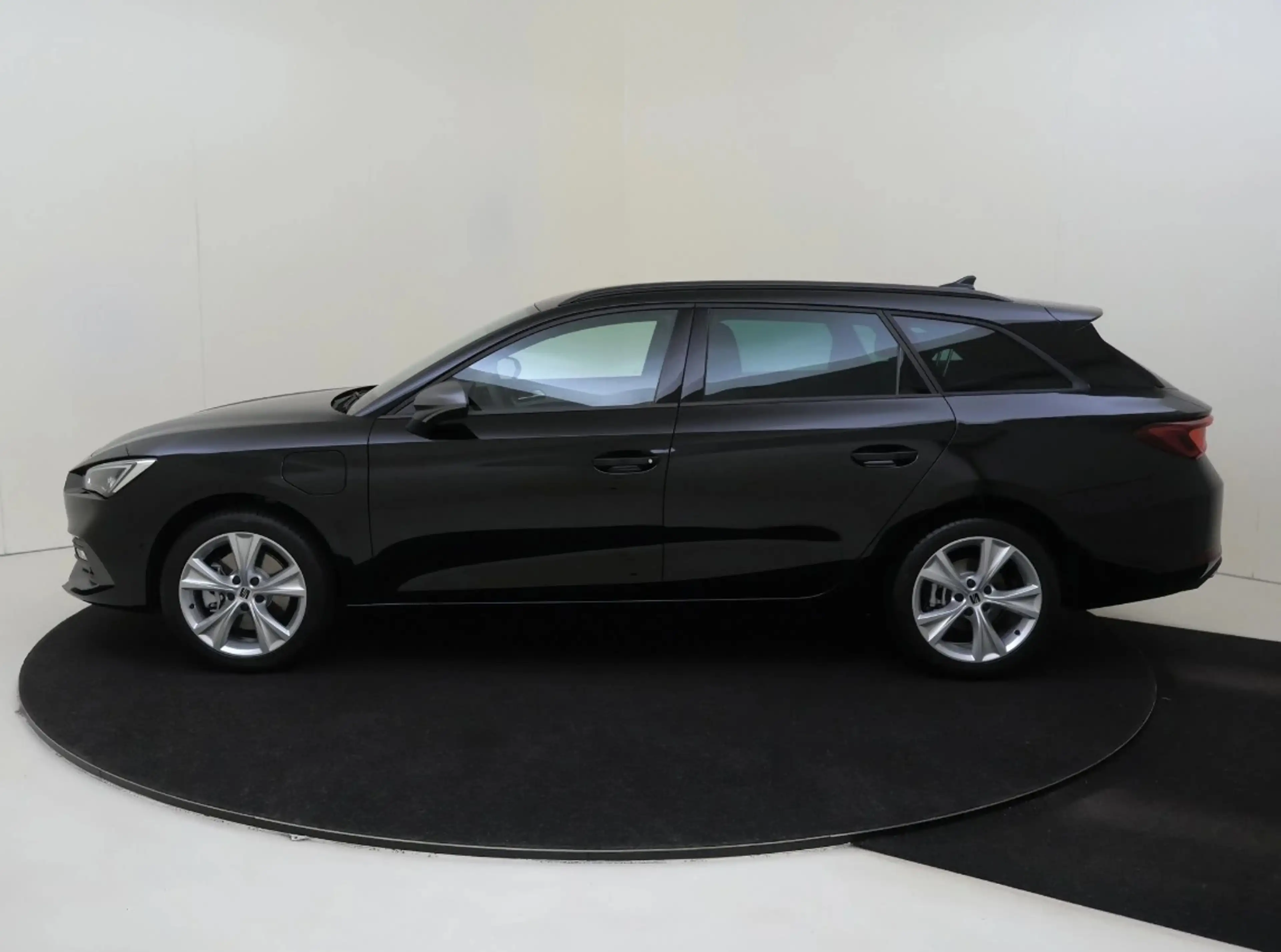 SEAT Leon e-Hybrid Sportstourer 1.5 TSI FR Business — photo 2