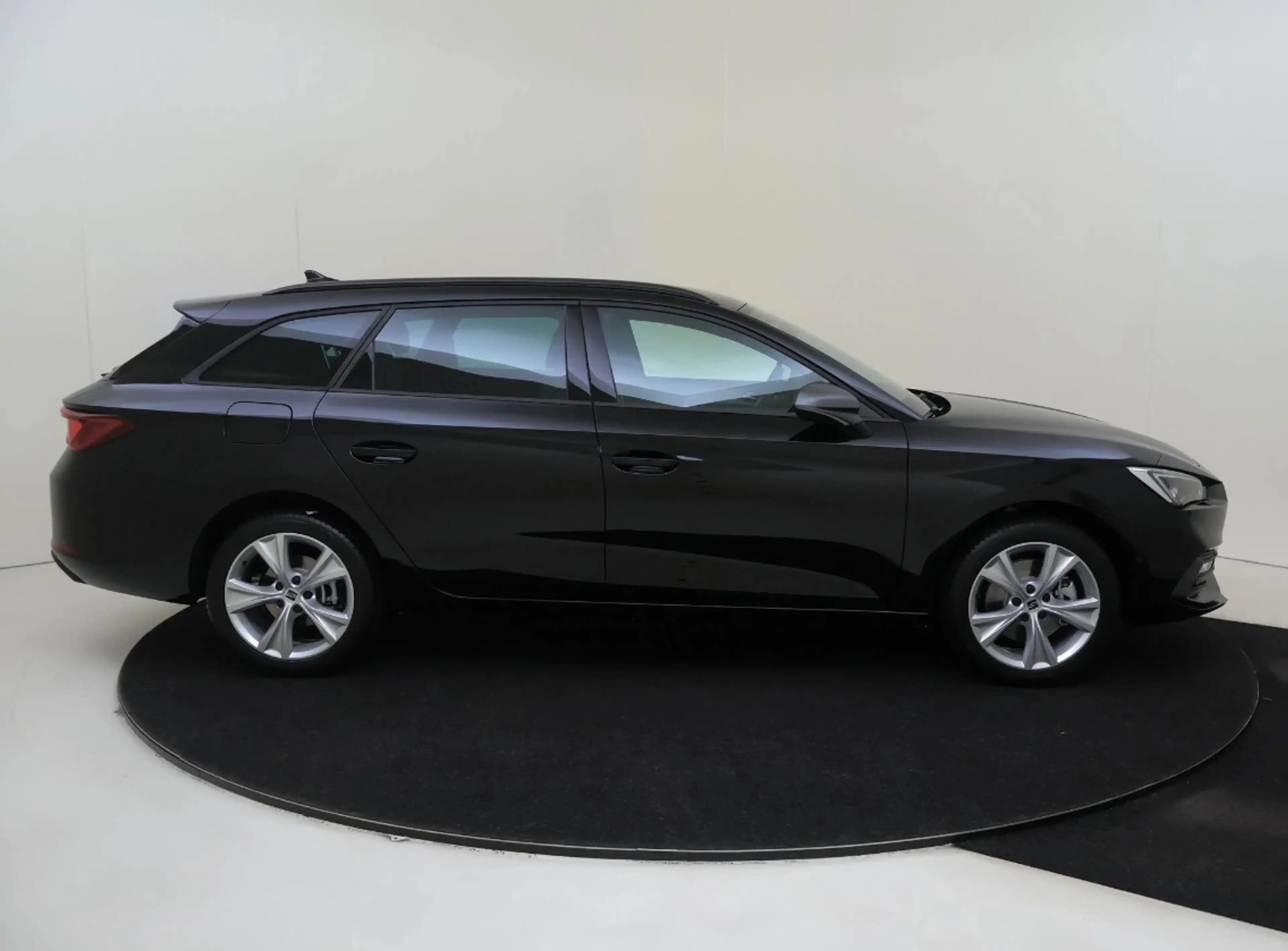 SEAT Leon e-Hybrid Sportstourer 1.5 TSI FR Business — photo 6