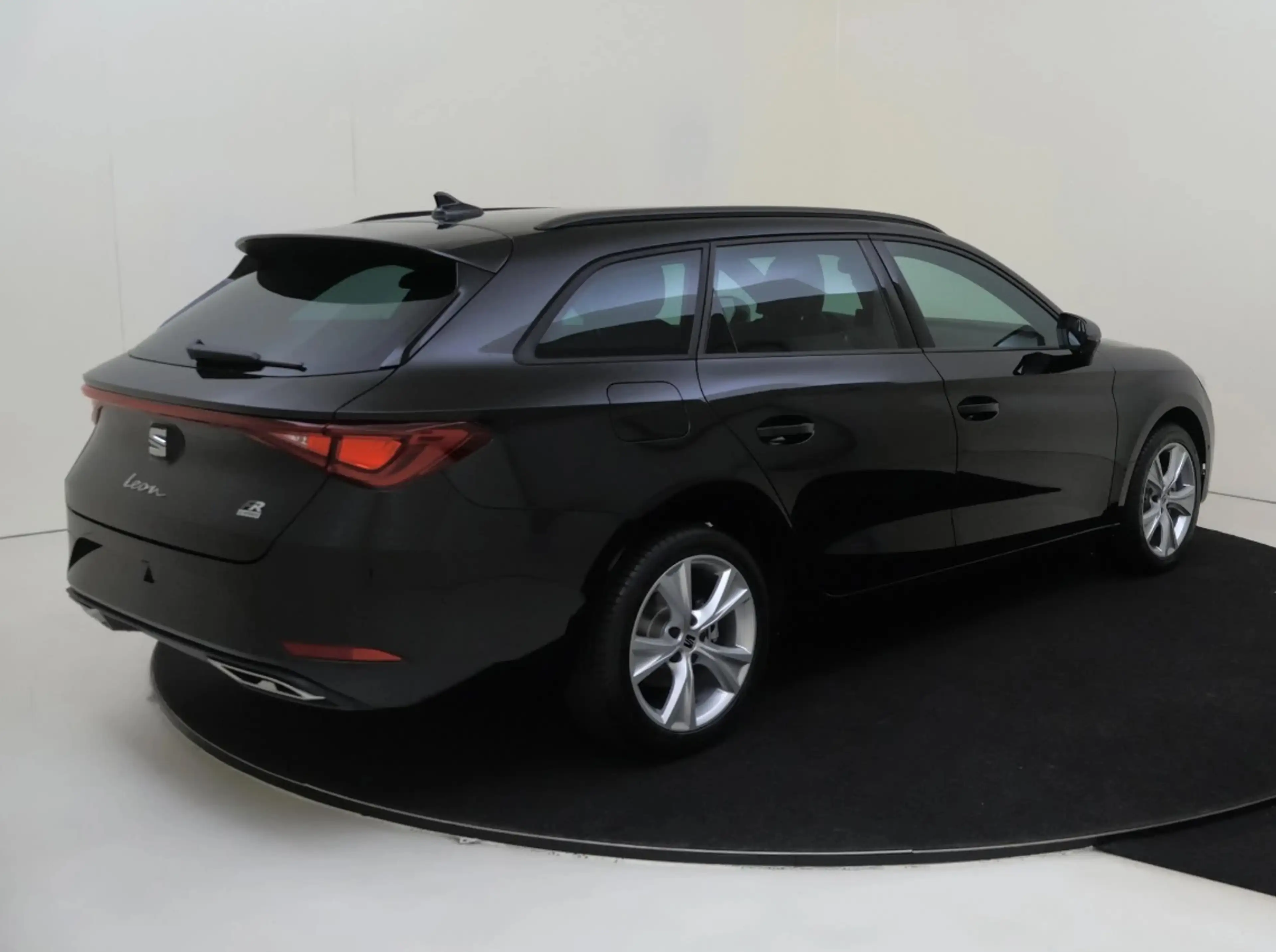 SEAT Leon e-Hybrid Sportstourer 1.5 TSI FR Business — photo 5