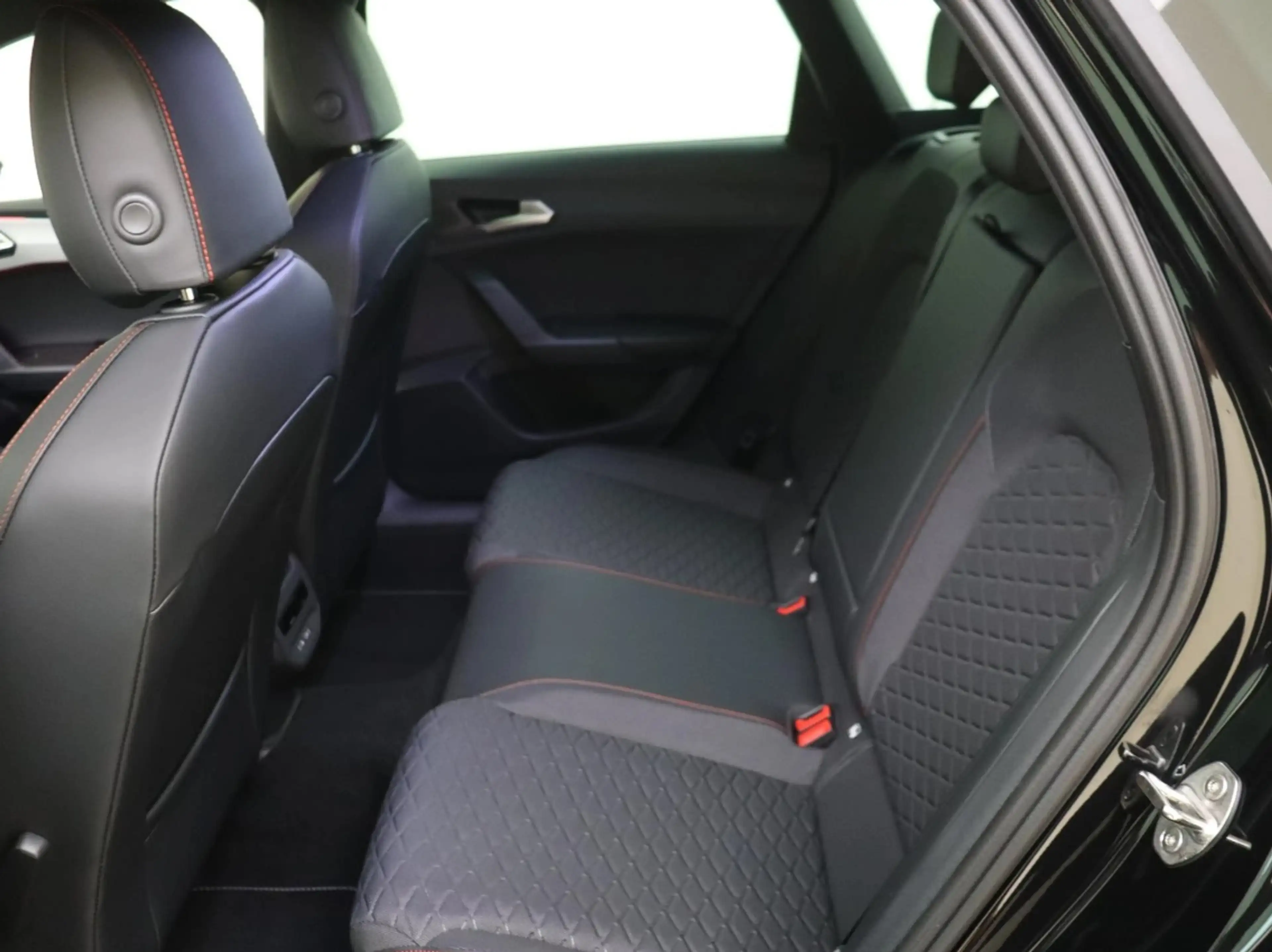 SEAT Leon e-Hybrid Sportstourer 1.5 TSI FR Business — photo 11