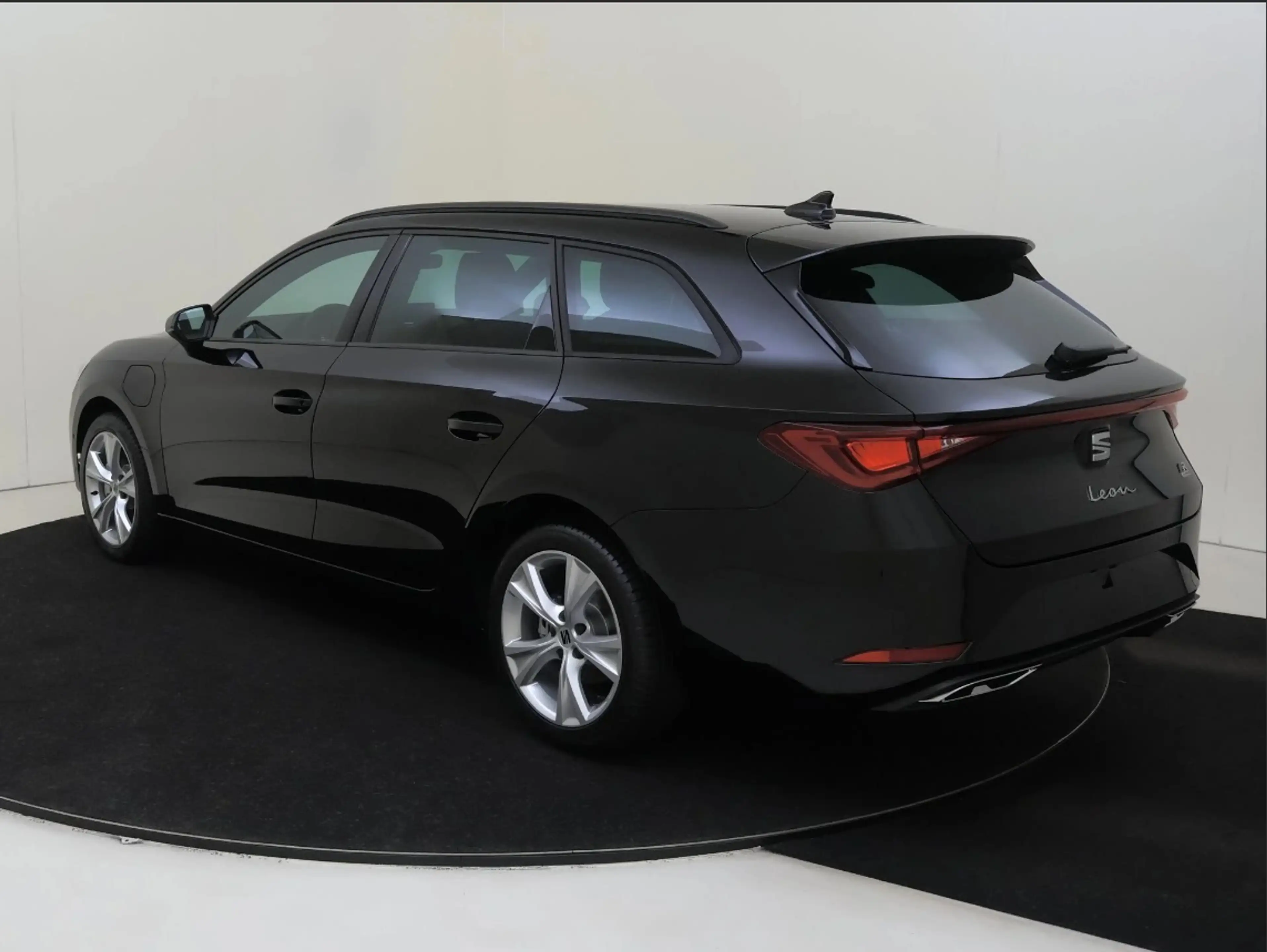 SEAT Leon e-Hybrid Sportstourer 1.5 TSI FR Business — photo 3