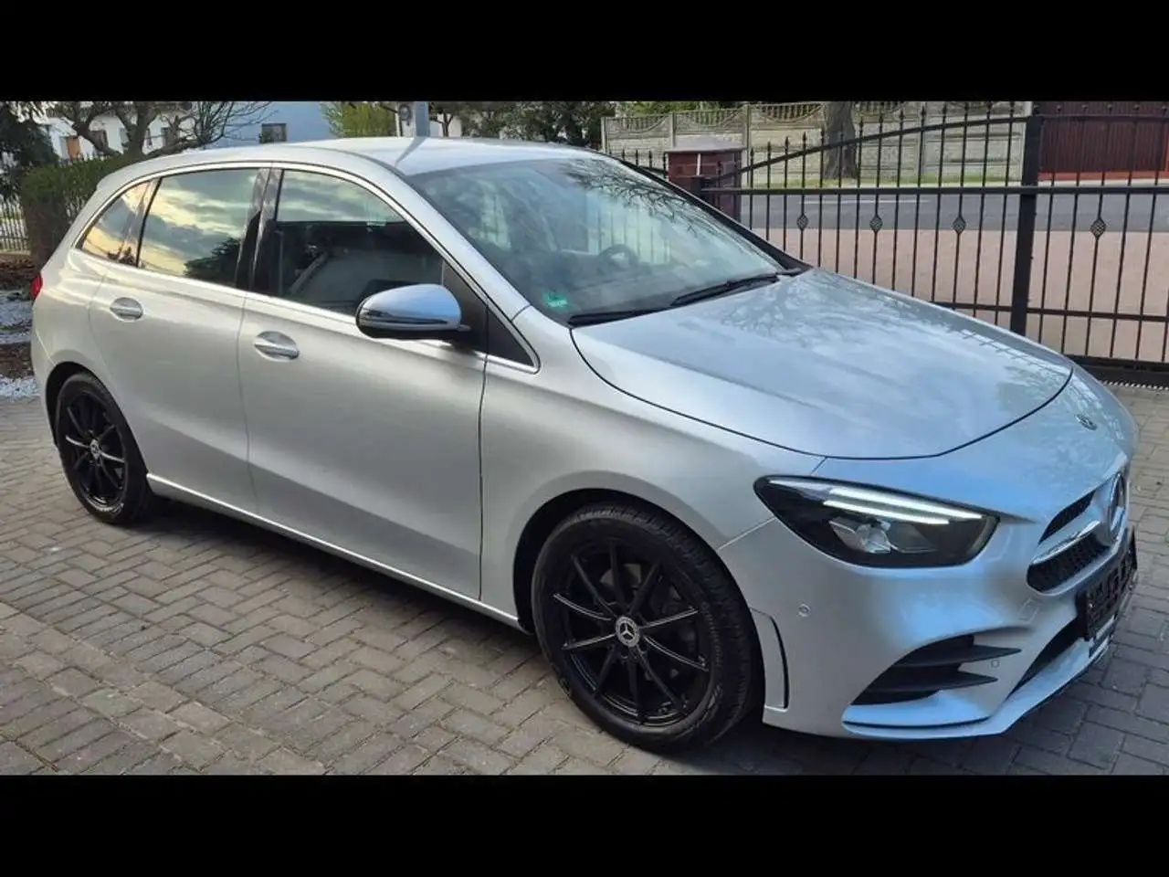 Mercedes-Benz B 220