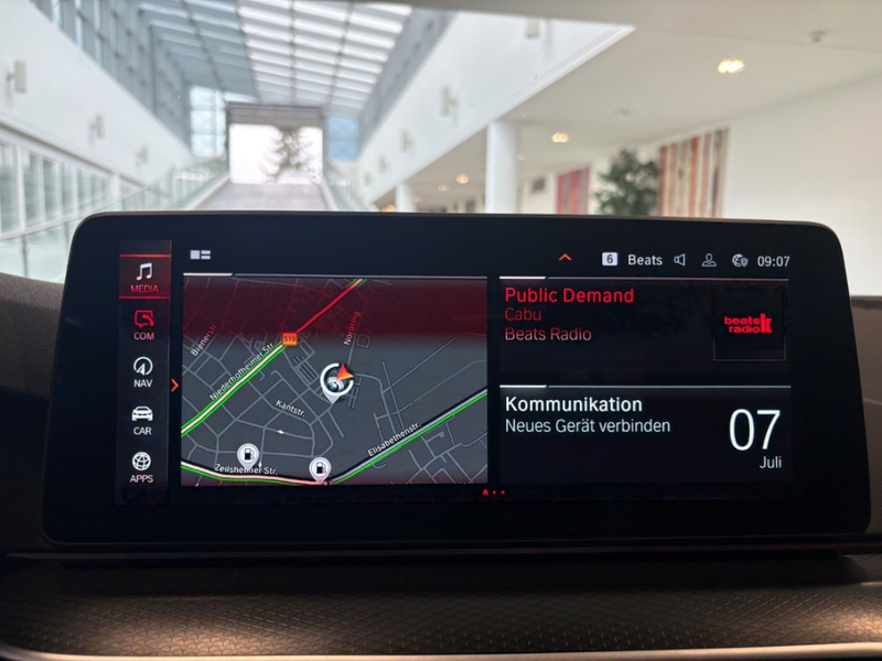 BMW 550 i xDrive Limousine Sportpaket HUD AD StandHZG AHK- — photo 15