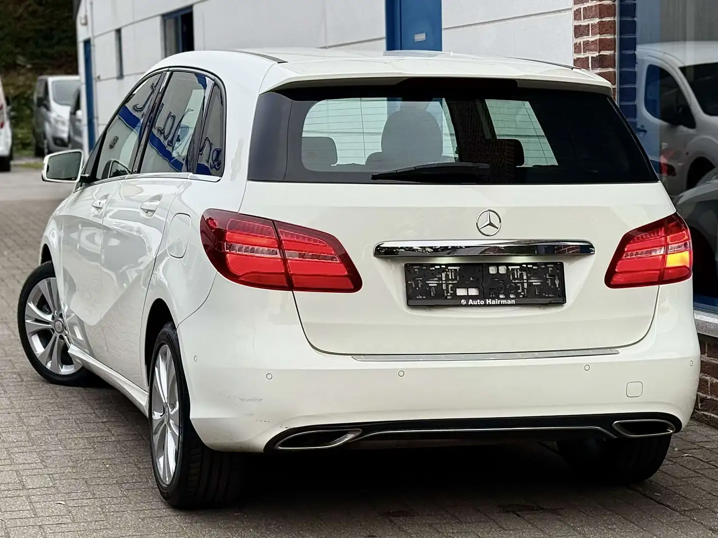 Mercedes-Benz B 200 dA BVA-7 SPORT ÉDITION *GPS *LED *CUIR *CARPLAY Blanc - 2