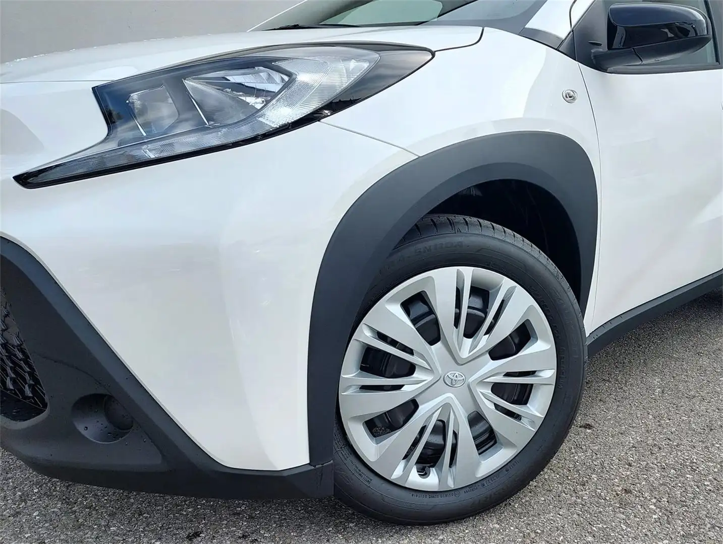 Toyota Aygo X AYGO X 1,0 l Play Weiß - 2