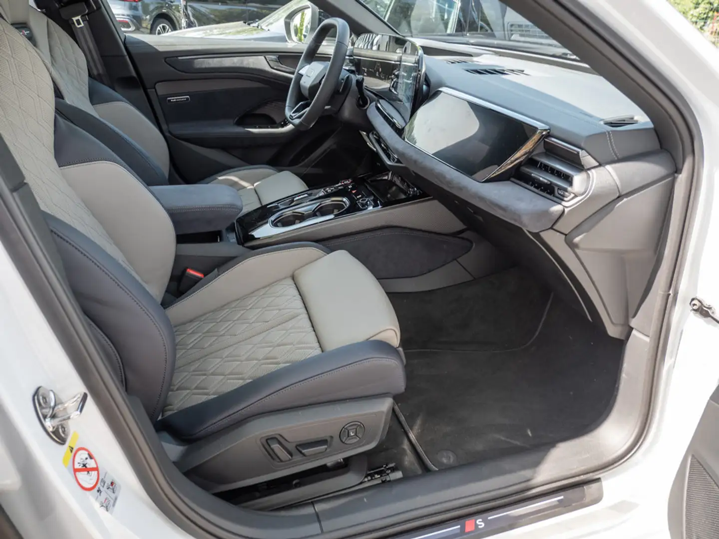 Audi A6 Avant TFSI quattro HUD B&O LED PANO 360° Weiß - 2