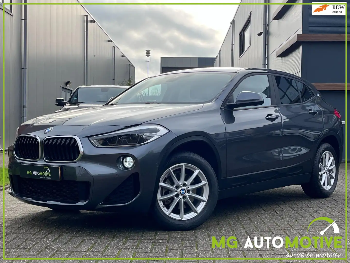 BMW X2 SDrive18i High Executive | Navi | PDC | Trekhaak | Grijs - 1