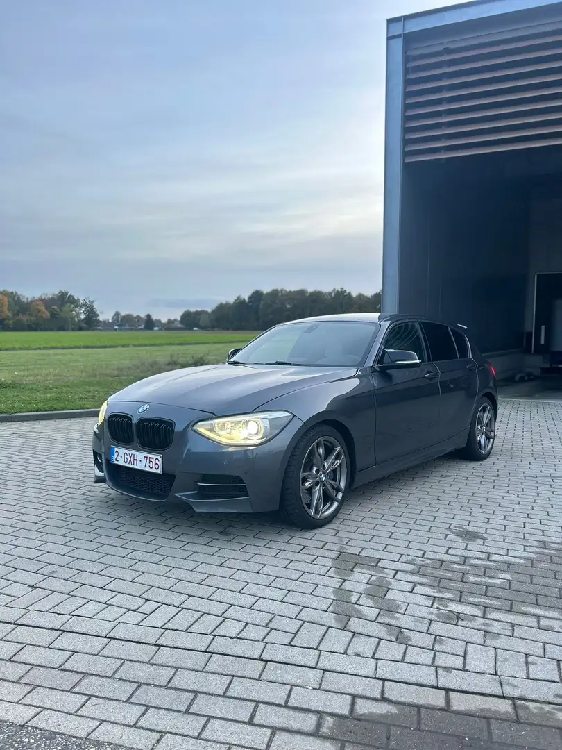 BMW 135 M135i xDrive Sport-Aut. Szary - 1