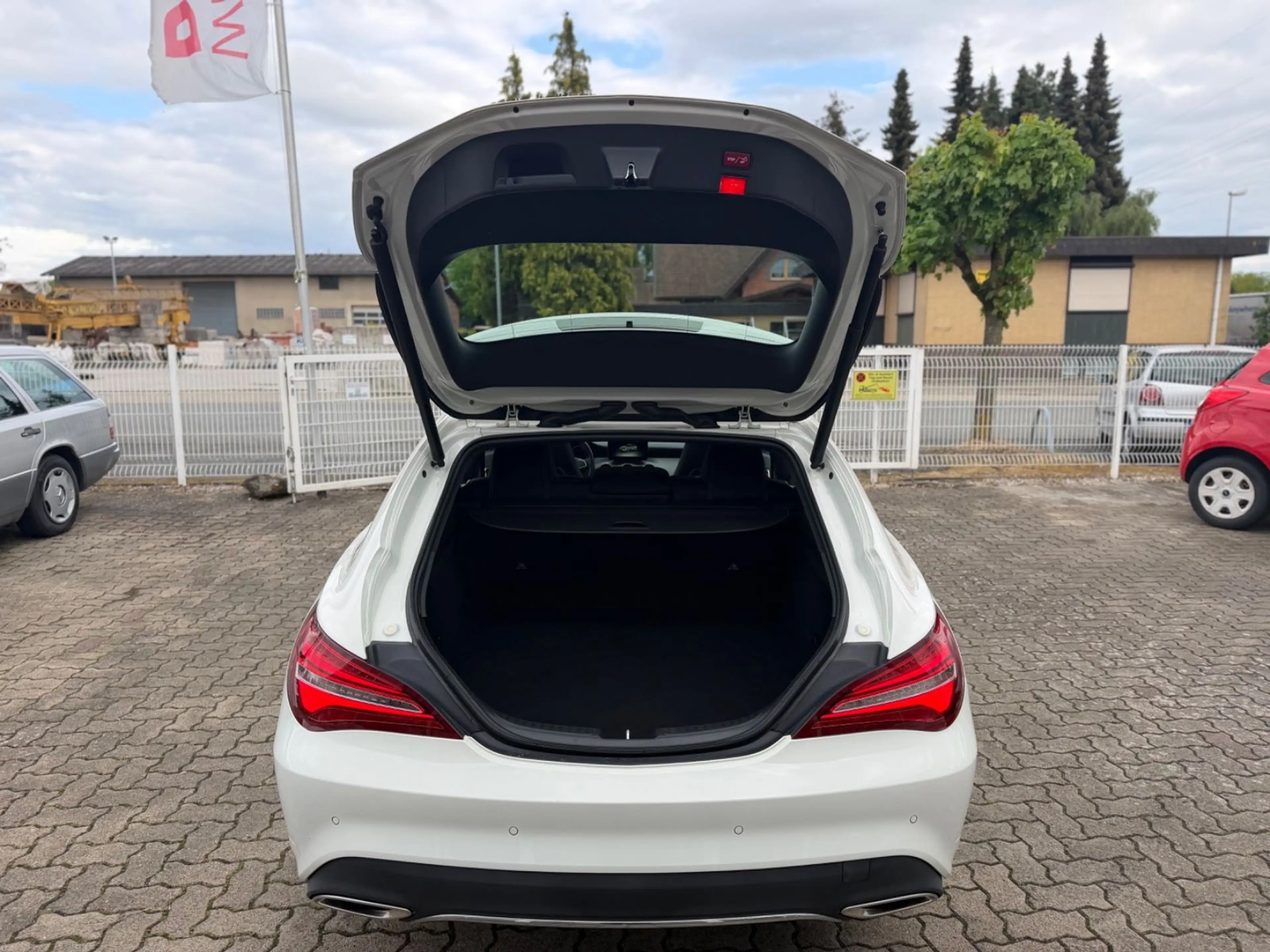 Mercedes-Benz CLA 220 CLA 220*Shooting Brake*4Matic*PANO*SHZ*NAVI*LED* — photo 8