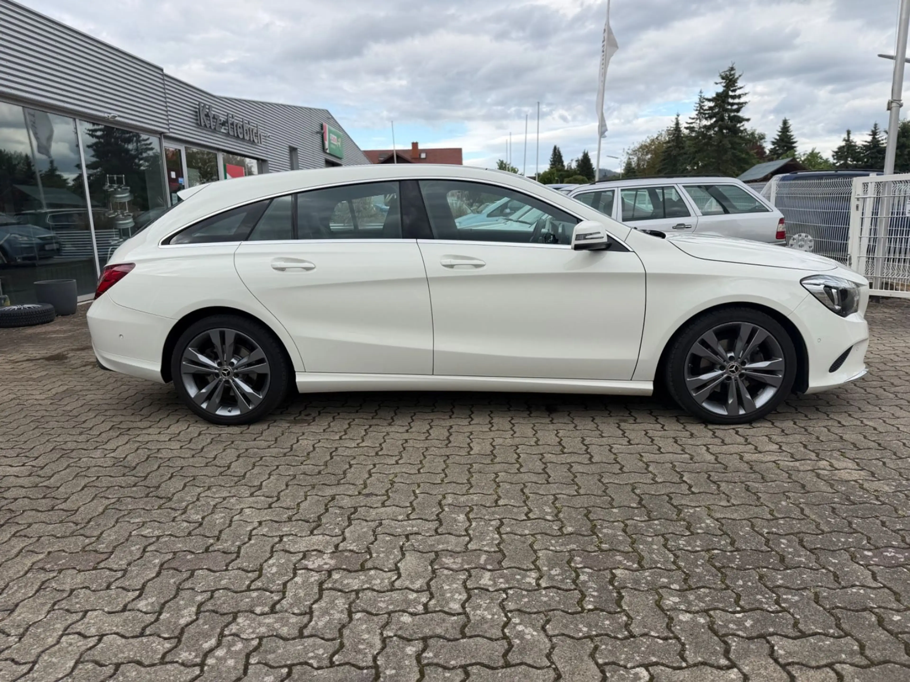 Mercedes-Benz CLA 220 CLA 220*Shooting Brake*4Matic*PANO*SHZ*NAVI*LED* — photo 4