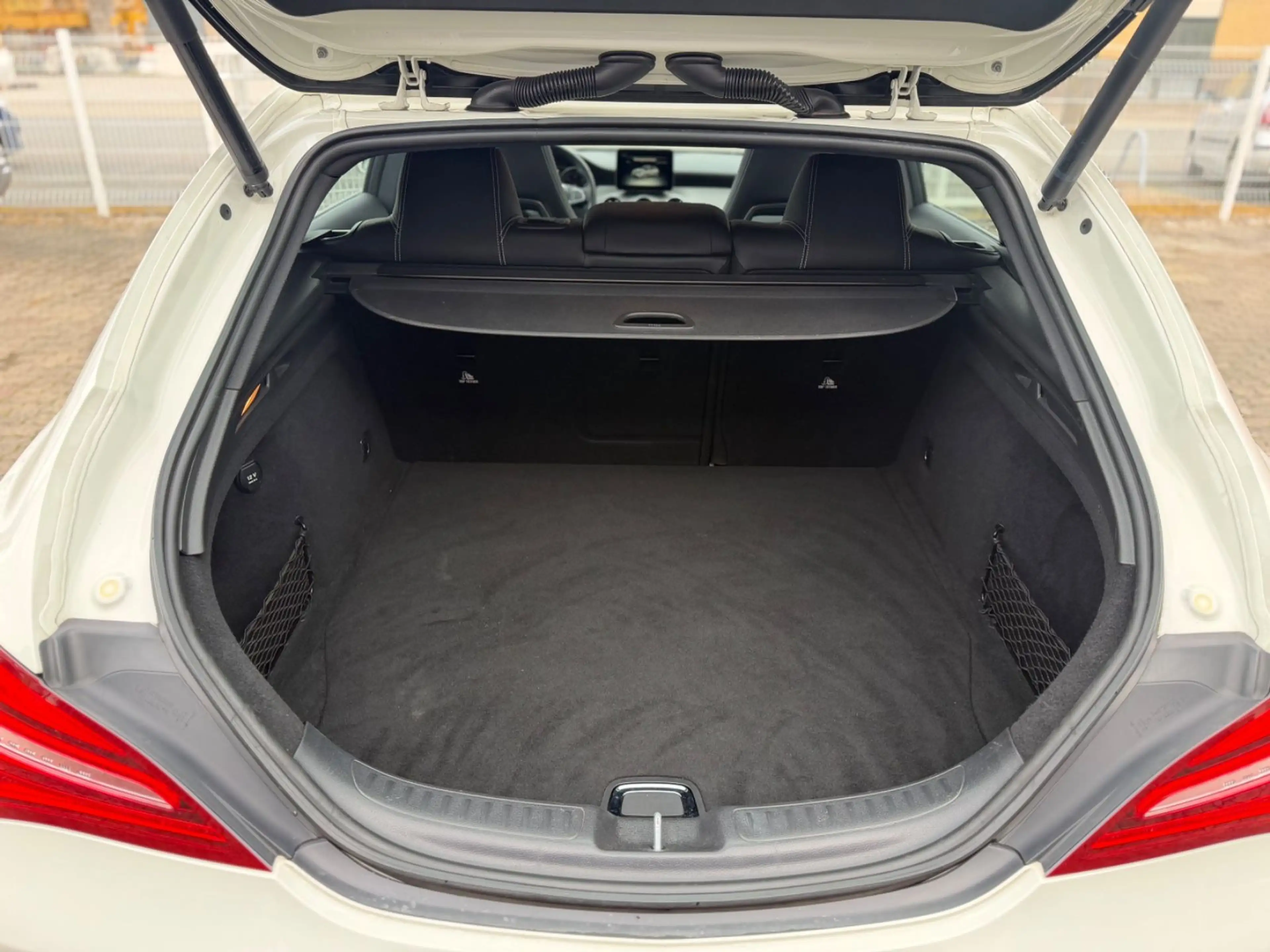Mercedes-Benz CLA 220 CLA 220*Shooting Brake*4Matic*PANO*SHZ*NAVI*LED* — photo 9